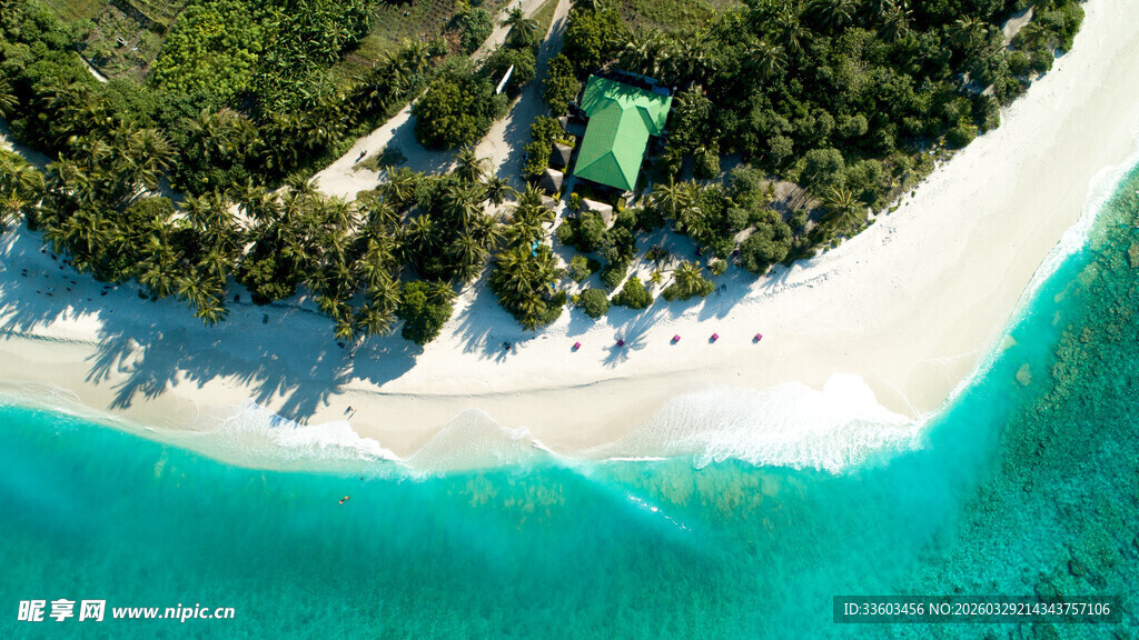 美丽海岛沙滩鸟瞰美景