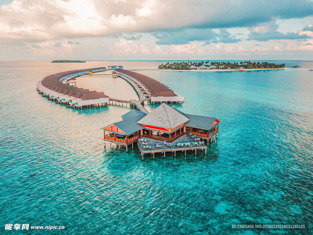 海上梦幻桥梁与水上建筑