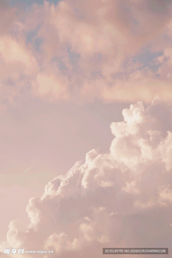 梦幻粉色天空中的云朵