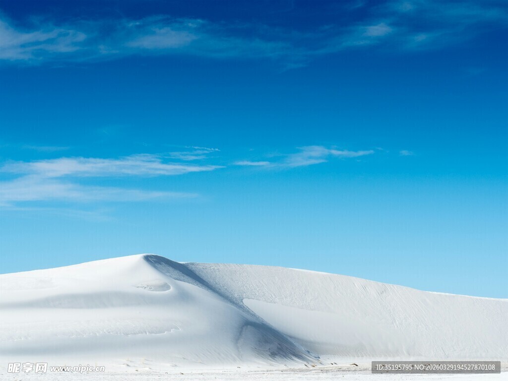 雪覆沙丘美景