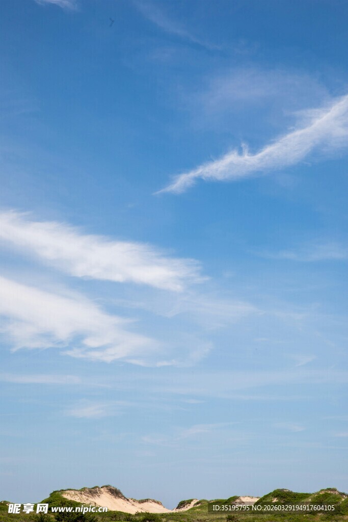 蓝天沙丘美景