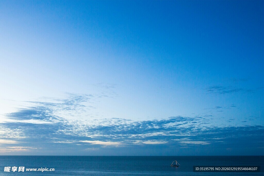 海边蓝天美景