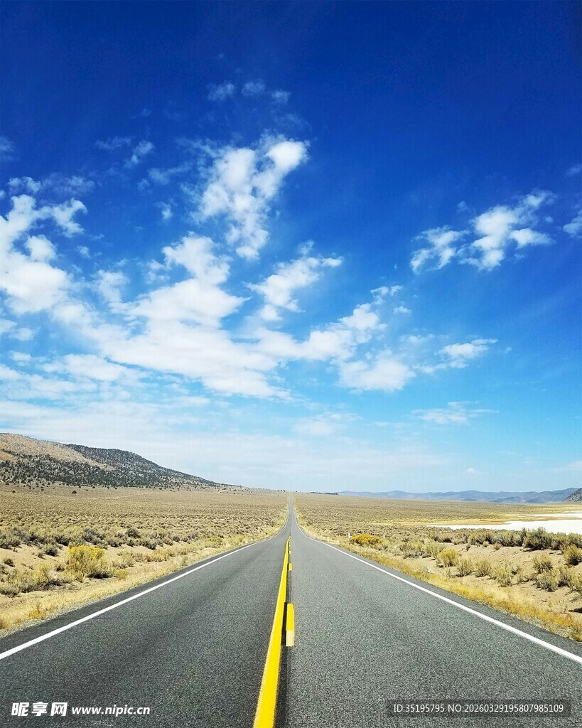 宽阔公路伸向远方