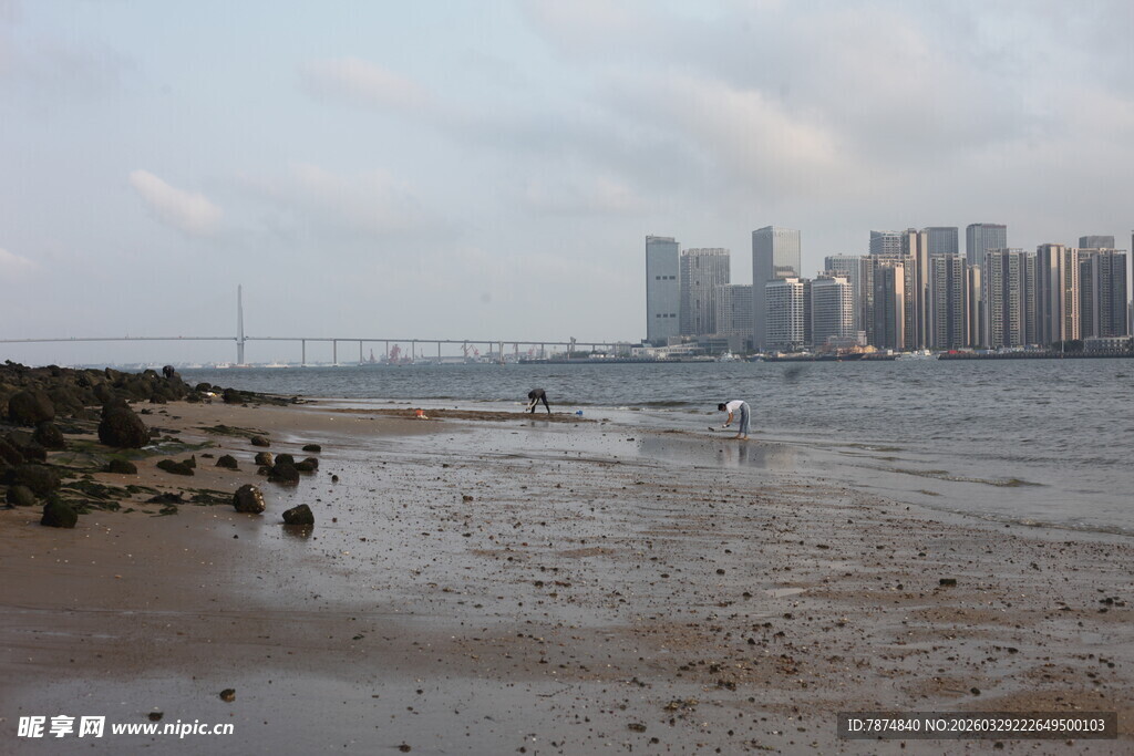 湛江海滨城市远景与滩涂景致