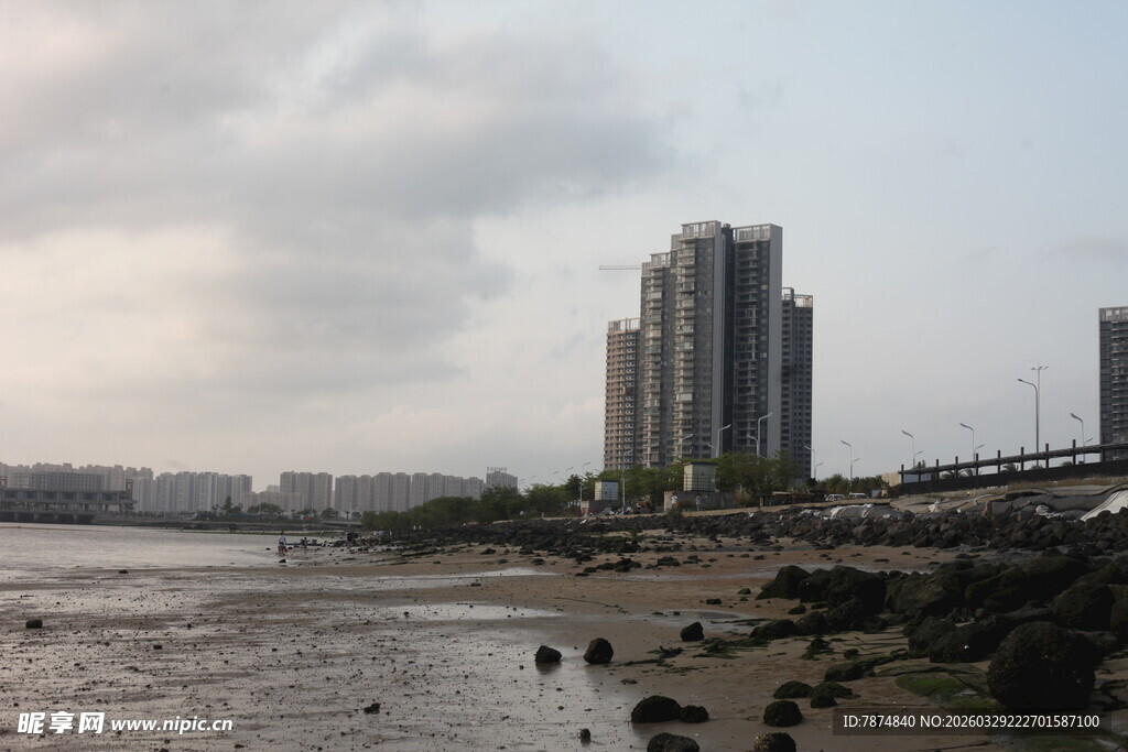 湛江江边高楼景观