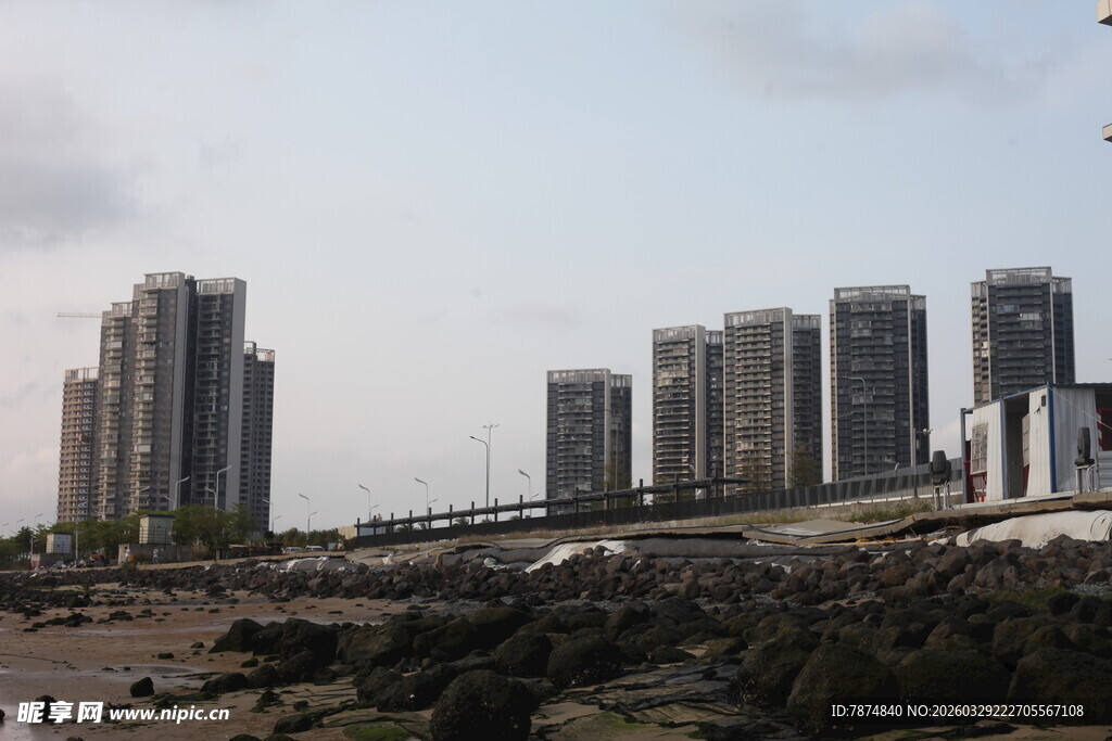 湛江城市高楼与自然景观