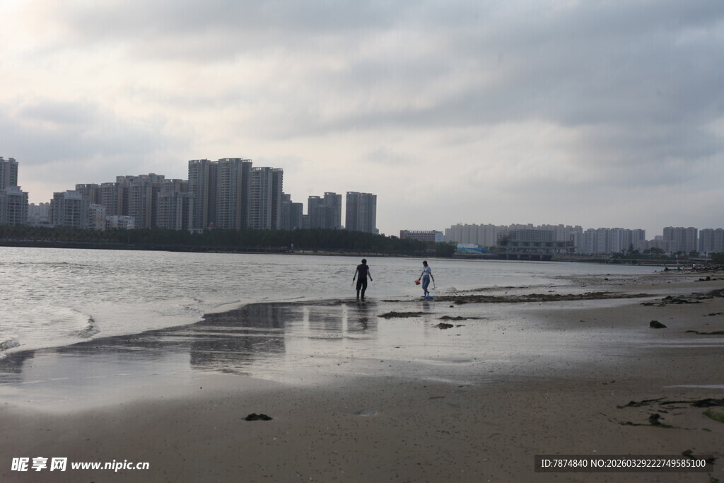 湛江海滨漫步景象