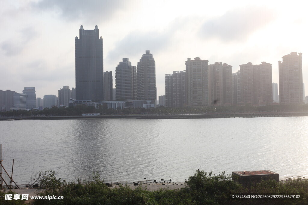 湛江城市湖畔风光