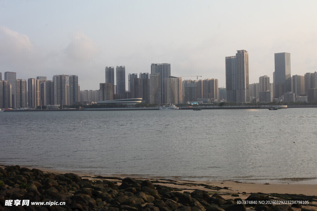 湛江城市江畔风光