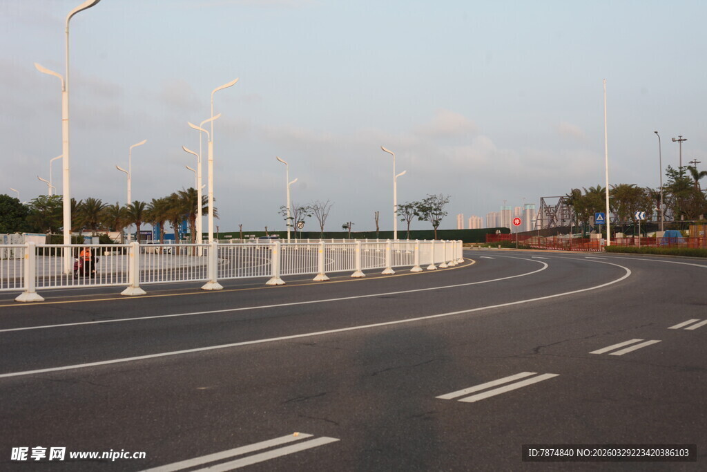 湛江空旷道路场景