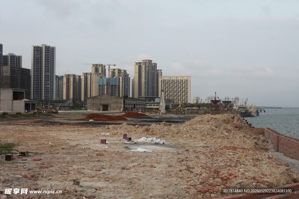 湛江城市边缘待开发的荒芜地带