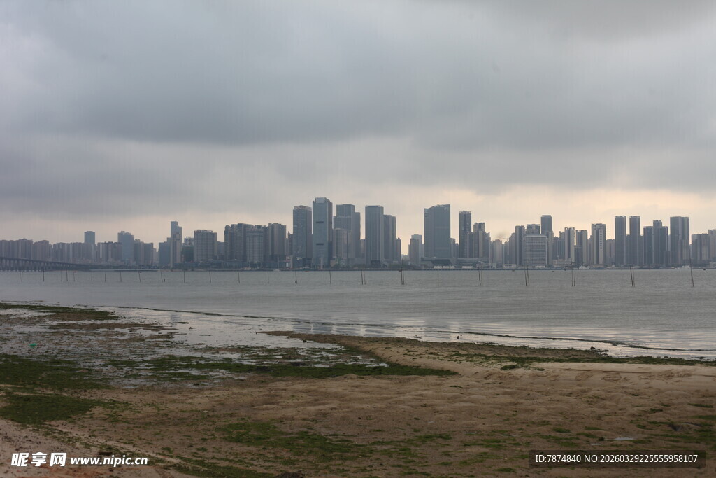 湛江城市天际线与海滨景观