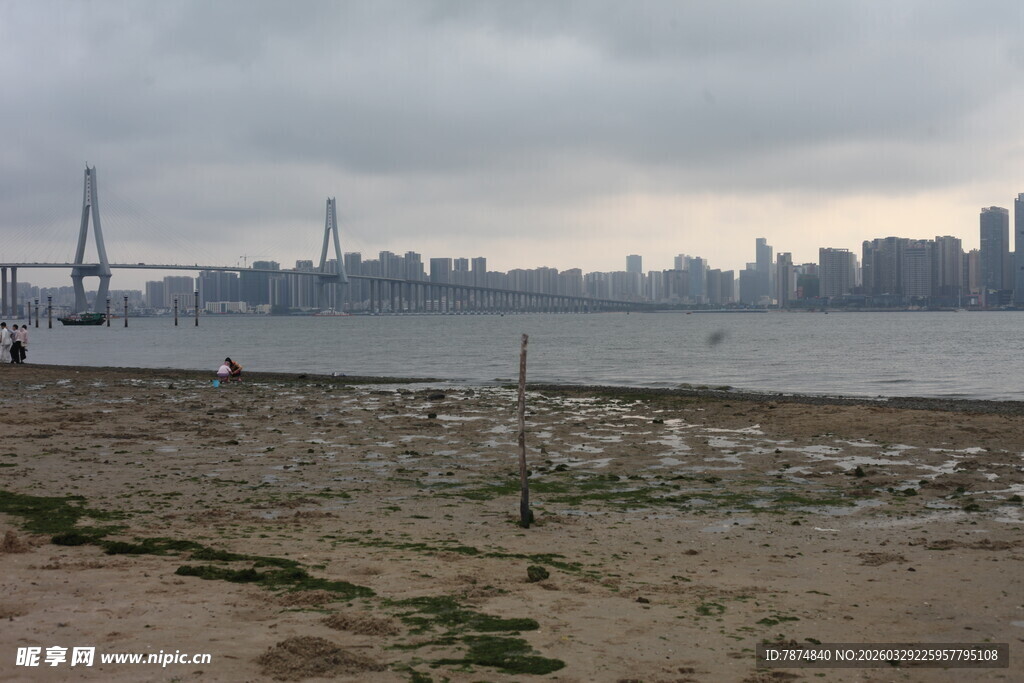 湛江江边城市景观