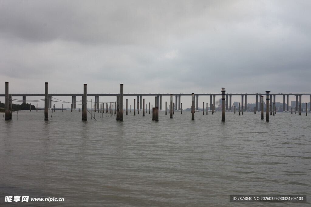 湛江海上栈桥 云雾中的静谧景致