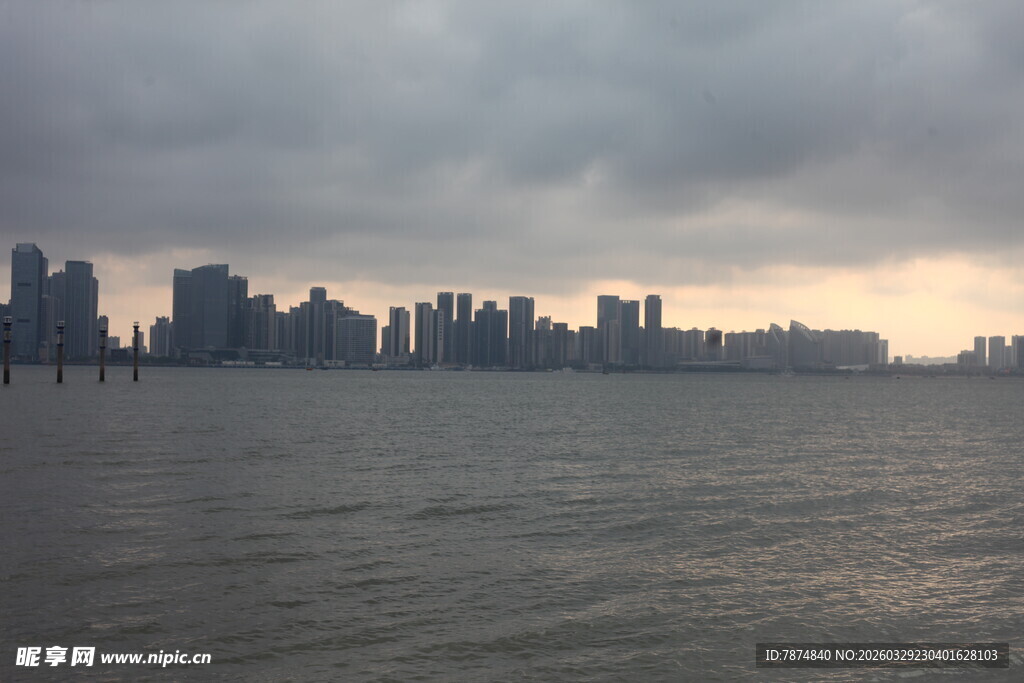 湛江城市天际线与水面景观