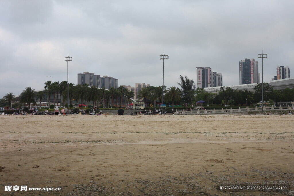 湛江城市边的空旷场地