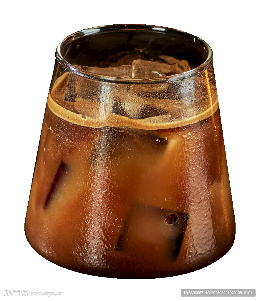 冰咖啡饮品晶莹冰块点缀