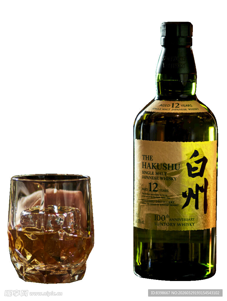 白州威士忌与玻璃酒杯