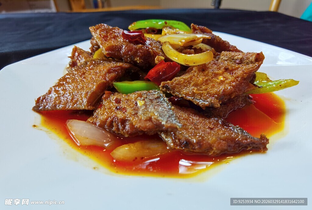 红烧带鱼 色泽诱人美味