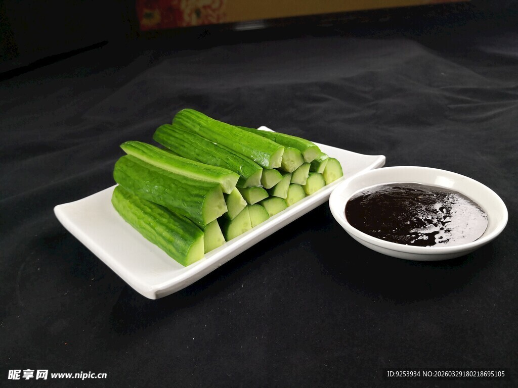 凉拌黄瓜配蘸料