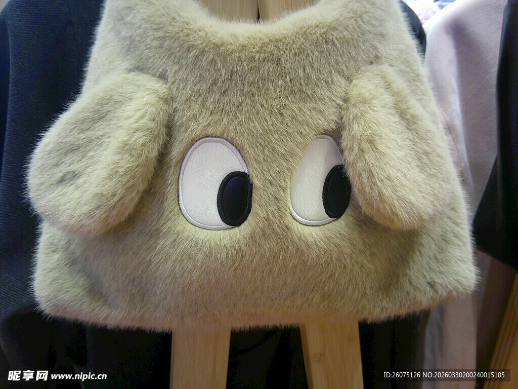 可爱大眼毛绒背包