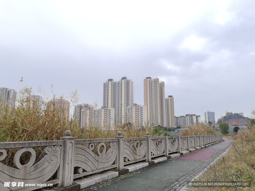 城市河畔风景