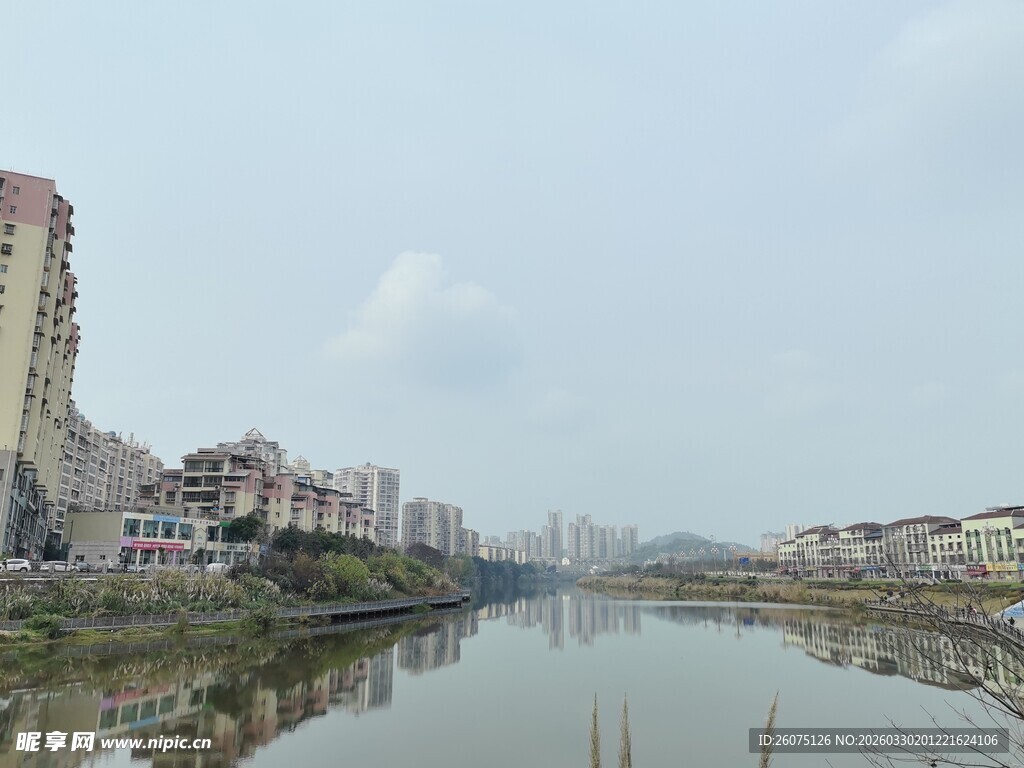 城市河畔风景