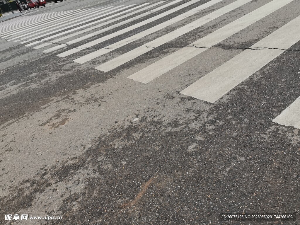 道路斑马线及磨损路面