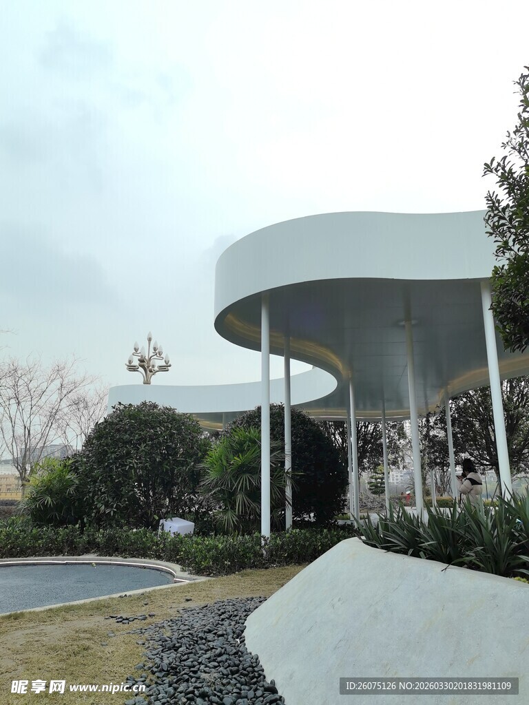 现代弧形建筑外观景观