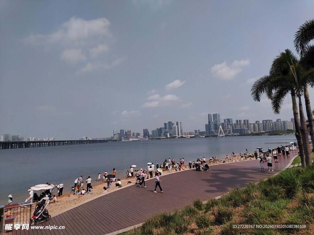 海滨漫步风光宜人