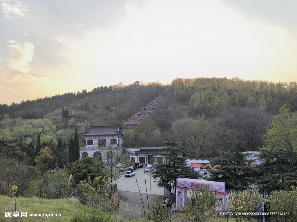乡村景致下的宁静村落