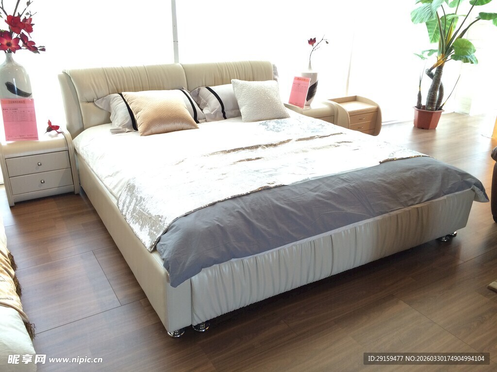 现代简约风格温馨卧室床