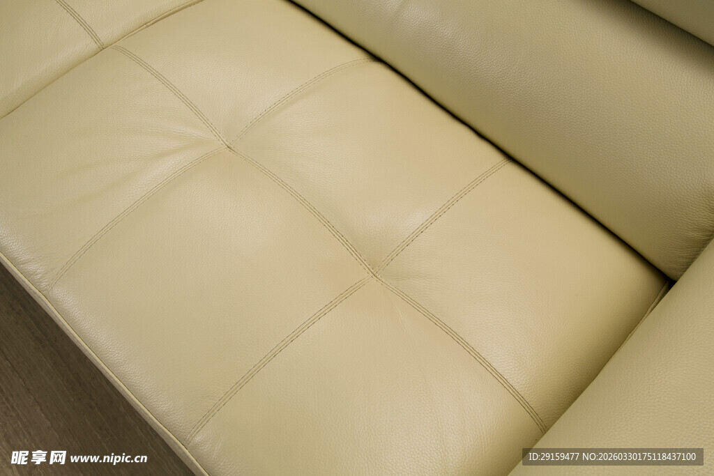 米黄色皮质沙发细节特写