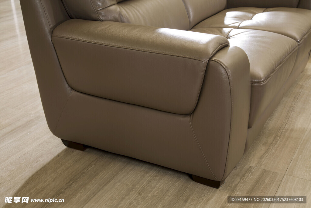 棕色真皮沙发近景特写