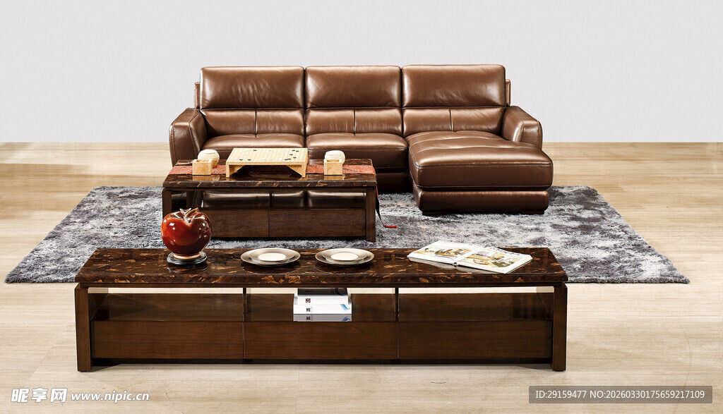 棕色真皮组合沙发与茶几