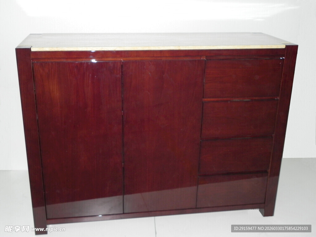 复古深红色木质储物柜