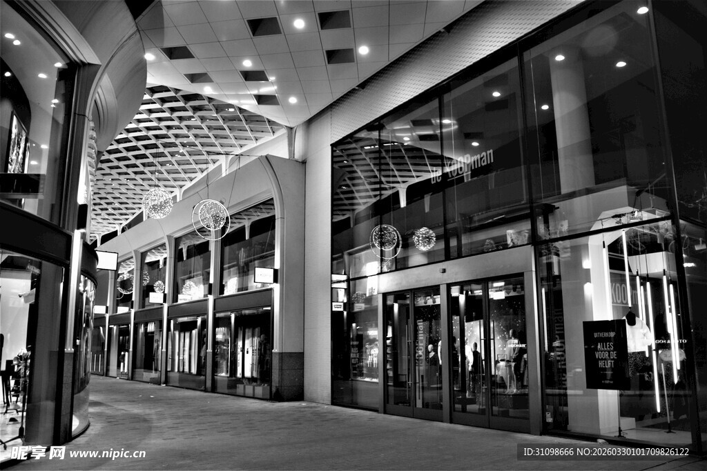 繁华都市商业街夜景