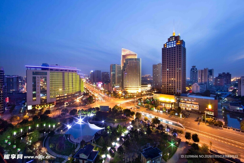 城市璀璨夜景俯瞰图