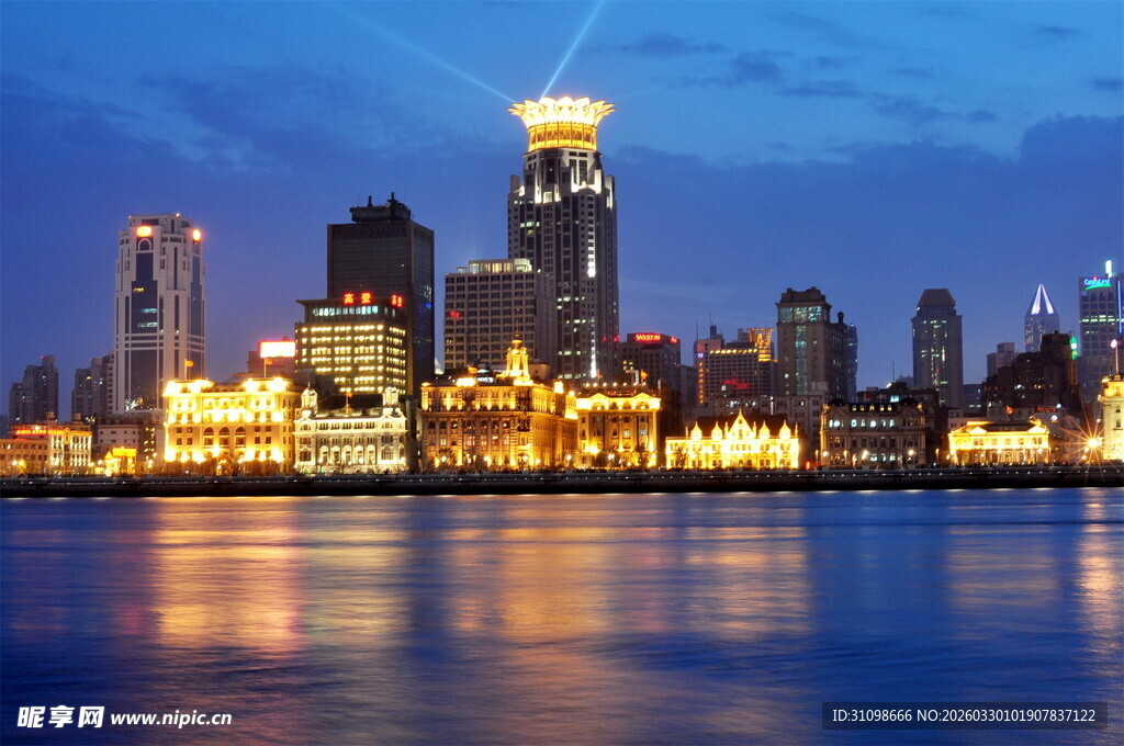 城市夜景中的璀璨灯火