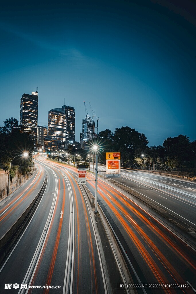城市夜景车流光影之美