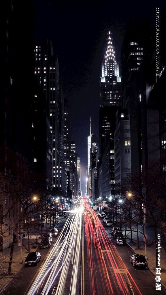 夜景车流与璀璨建筑