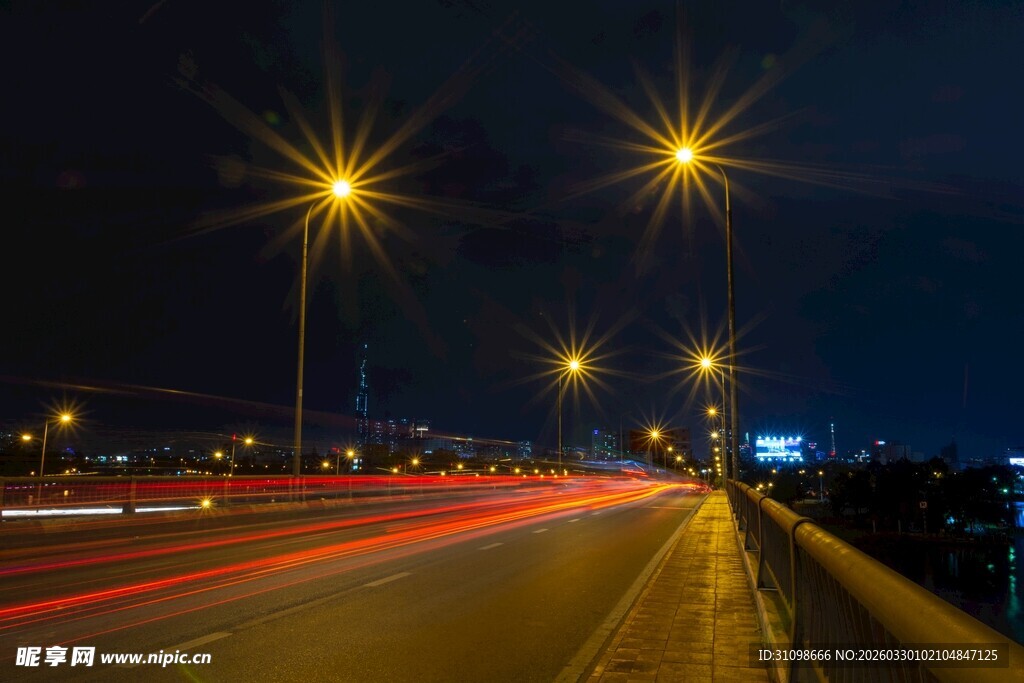 夜晚公路灯光车流美景