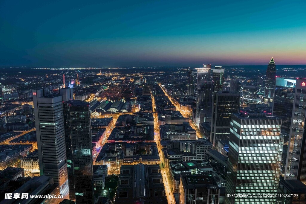 城市璀璨夜景俯瞰图