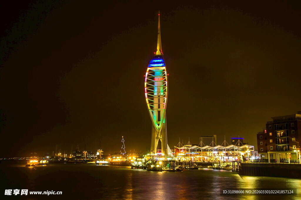夜晚璀璨的地标建筑景观