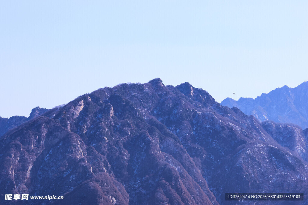 巍峨壮丽的高山景色