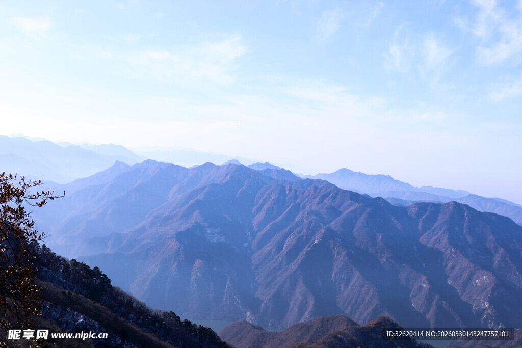 壮丽山峦风景图