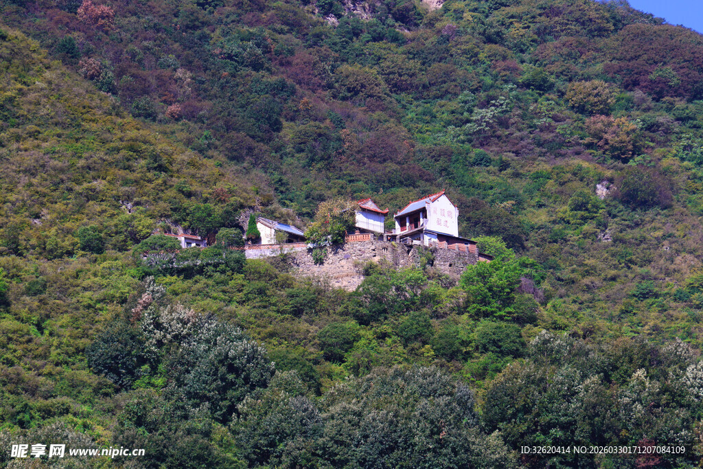 山林间的静谧村落