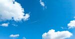 蓝天飘白云