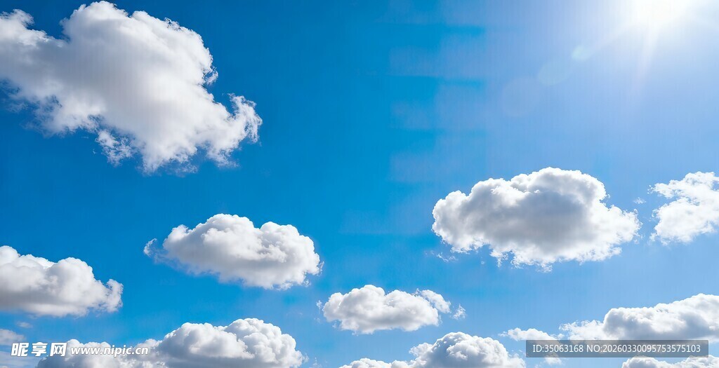 晴朗蓝天飘着朵朵白云