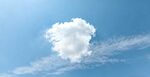 蓝天下的孤独白云